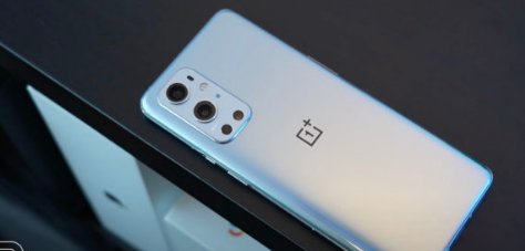 新鲜出炉的OnePlus9Pro智能手机已经对许多用户来说过热