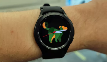 三星GalaxyWatch4Classic的表盘看起来像猴子的屁股