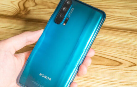 Honor 20 Pro配备6.3英寸IPSLCD大显示屏